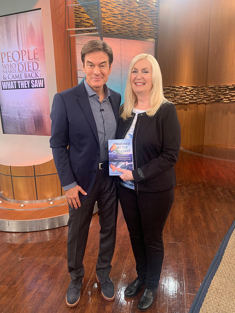 Photo of Dr Yvonne Kason and Mehmet Cengiz Öz on the set of the Dr. Oz Show, 2020